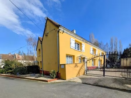 propriété 6 pièces 230 m²