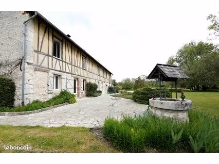 belle propriété de 250 m²  terrain 8000 m² avec piscine