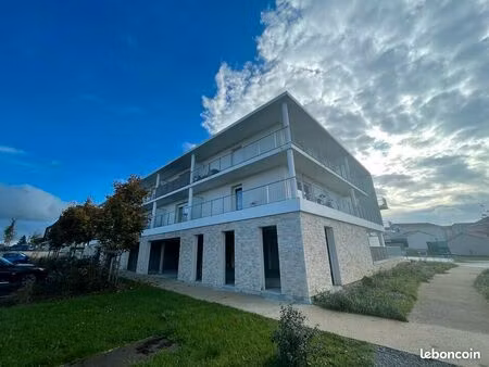 bureaux 143 m² saint benoit