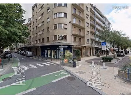 local commercial 60 m²