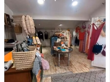 bail commercial 37m2 + terrasse 60m2+ cabanon bois 17m2