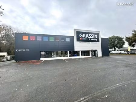 local commercial 750 m² poitiers