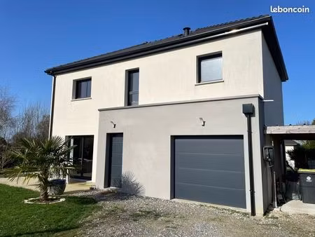maison de 130m2 de 2022  dpe a  plein sud au calme absolu rare a la vente