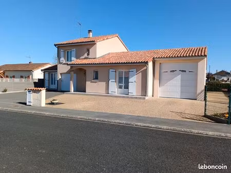 maison neuville de poitou