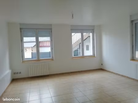 yvetot prox gare loue studio avec place parking