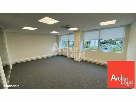 bureaux 153 m² saint benoit