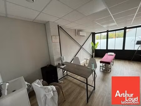 bureaux 300 m² saint benoit