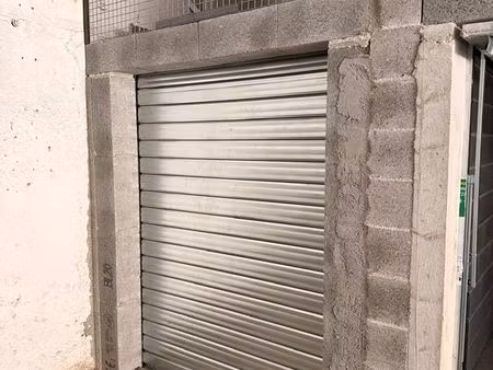 garage moto box de stockage