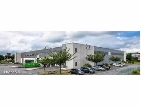 local logistique 5 479 m²