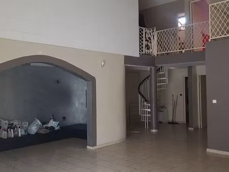 maison de ville avec 7 pièces + local commercial de 160 m2