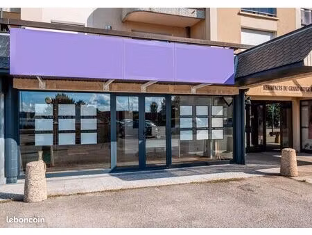 local commercial entièrement rénové