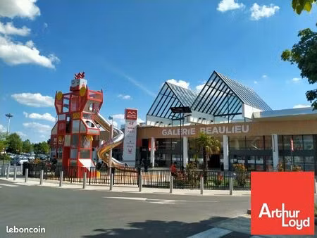 local commercial 244 m² poitiers