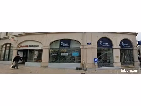 local commercial 330 m² poitiers