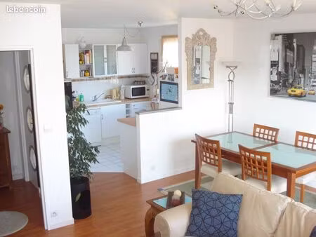 grand f2 lumineux 58 m² + balcon + garage – résidence calme – proche teor / université