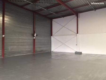 local industriel 808 m²