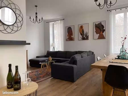 maison de ville sur les boulevards avec cour et place de stationnement