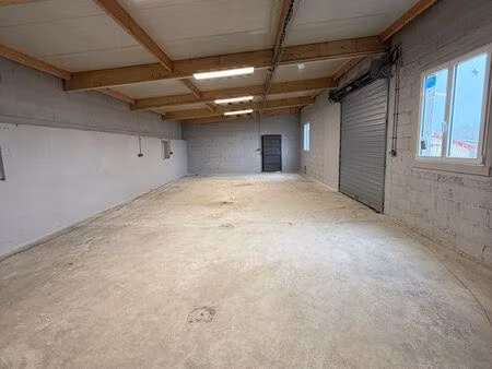 local artisanal neuf – 123 m² – accès utilitaire – parking