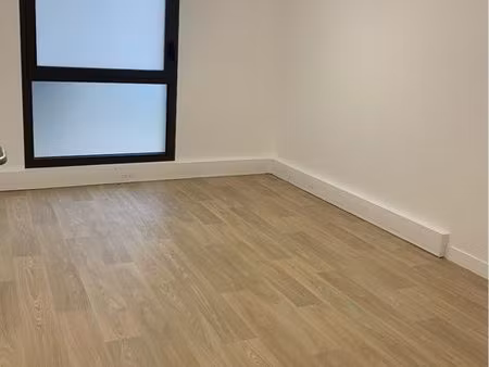 a louer 1 local dans pole santé neuf à serris