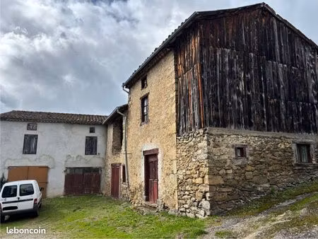 ensemble de granges à rénover