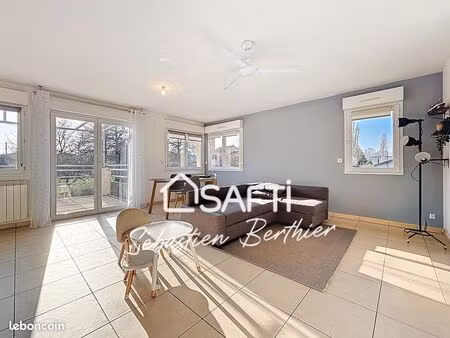 appartement 3 pièces 69 m²