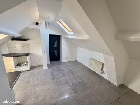 f2 à 200 m de mantes station