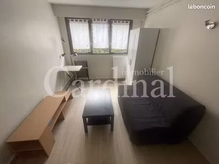 studio 1 pièce 12 m²