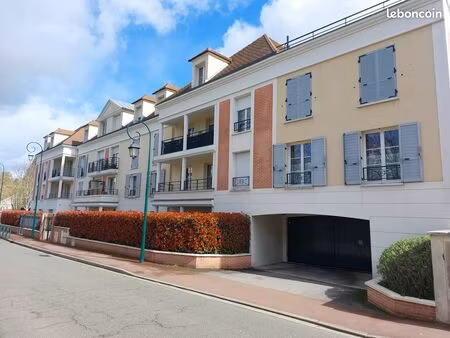 loue box double 27 m2 résidence récente jules verne à plaisir centre