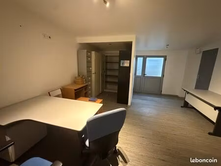 bureau à louer/zone de stockage