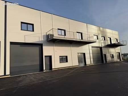 entrepôt avec bureaux