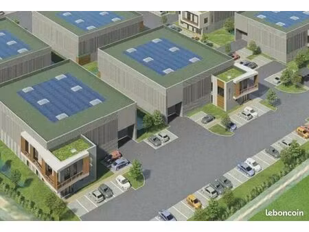 local d'activite 688 m² courtry