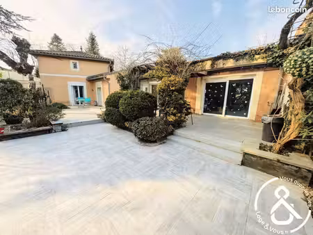 pavillon 5 pièces 194 m²