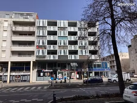 t2 à bourran avec terrasse et garage