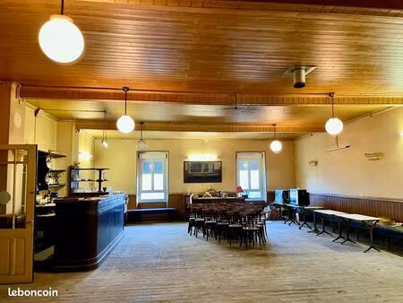 beau local ancien avec impressionnante cave et grand appartement