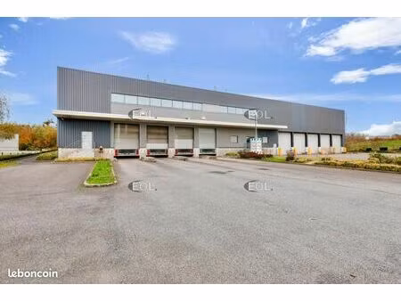 local bureaux 3 668 m²