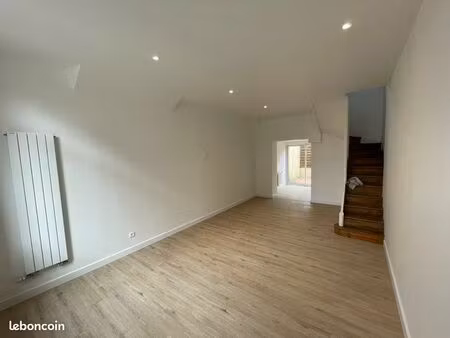 maison amiénoise + cour