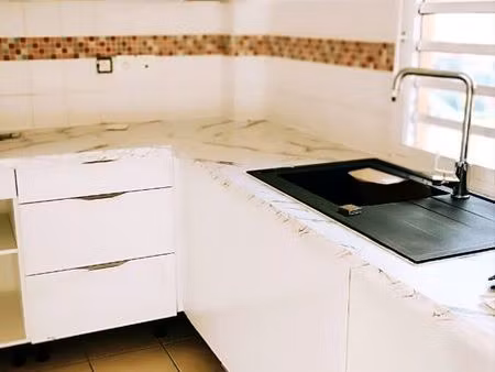 location t2 lamentin piscine