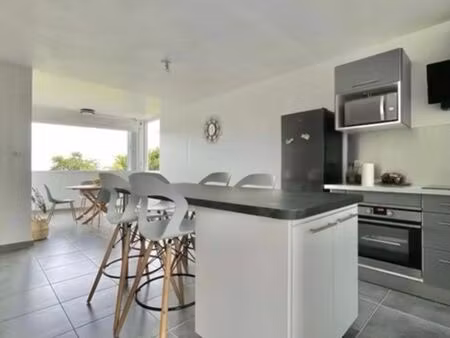 t2 lumineux 55 m² avec vue mer – le robert