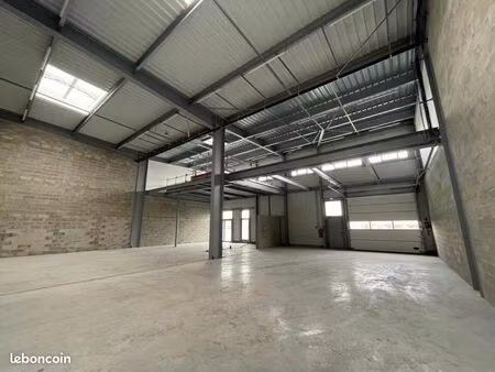 local industriel 1 204 m²