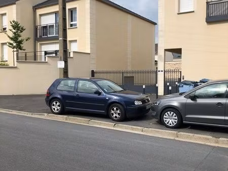 place de parking loué à vendre - persan (95)/ bonne rentabilité