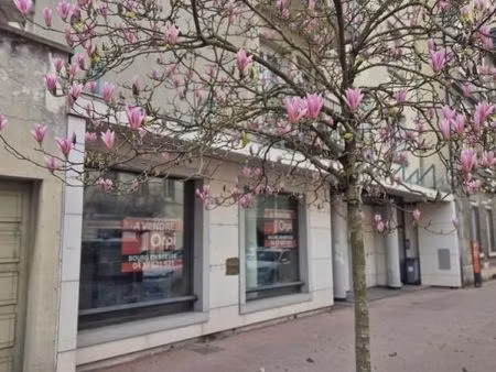 local commercial 310 m²