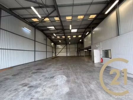 local commercial 1065 m² giroussens