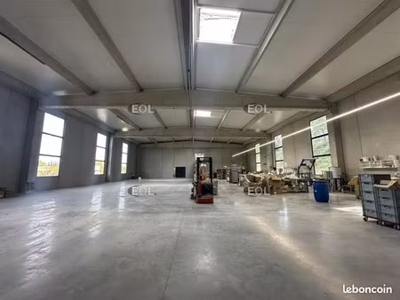 local d'activité 1 140 m²