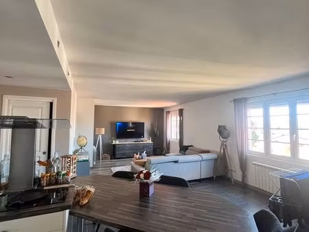 maison 100 m² avec terrasse extérieure – quartier calme proche cité