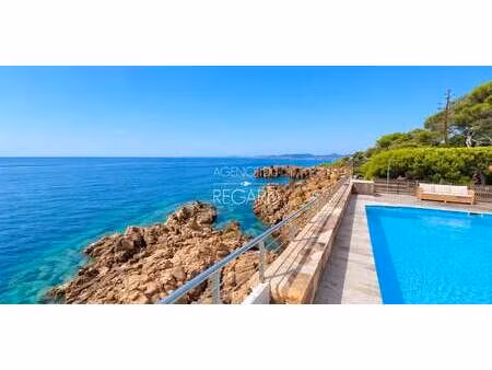 propriété avec piscine en bord de mer saint-raphael (83)