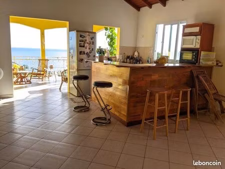 haut de villa avec vue sur les saintes