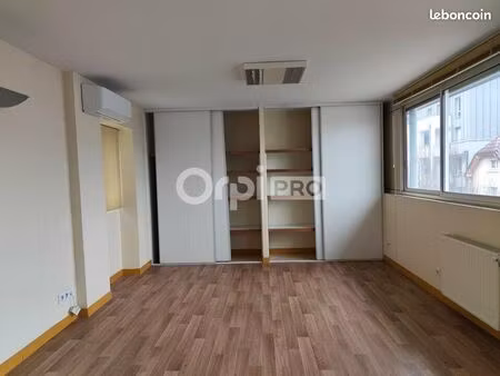 bureau 25 m²
