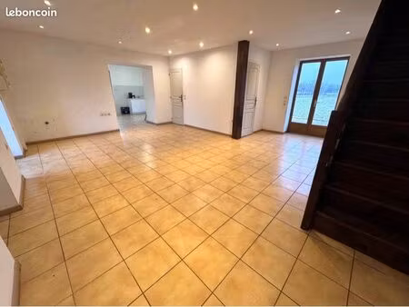 maison vue sur étang