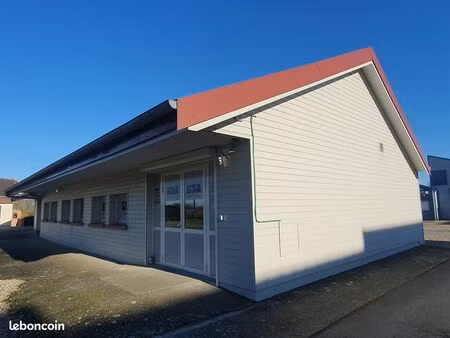 local de 210m² avec bureaux et réserve à louer