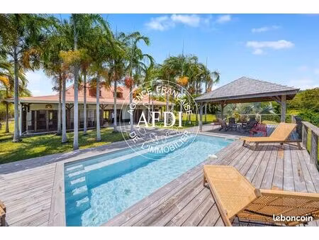 villa 7 pièces 244 m²