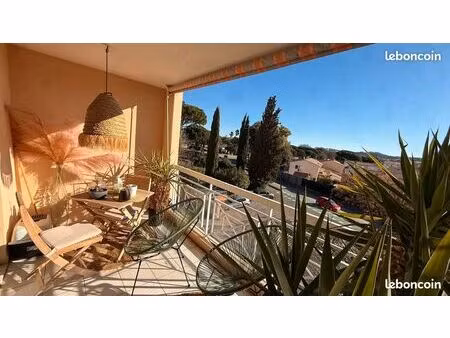 rare revente viager libre – f2 rénové meublé + parking – fréjus (83600)